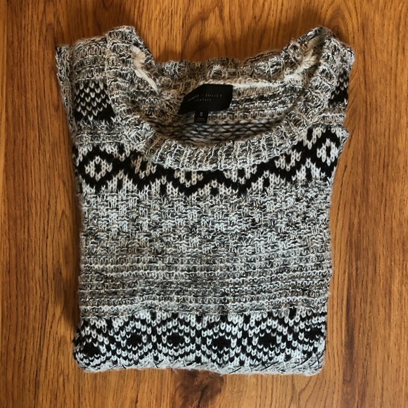 Romeo & Juliet Couture Luxe Knit Sweater - Picture 3 of 4